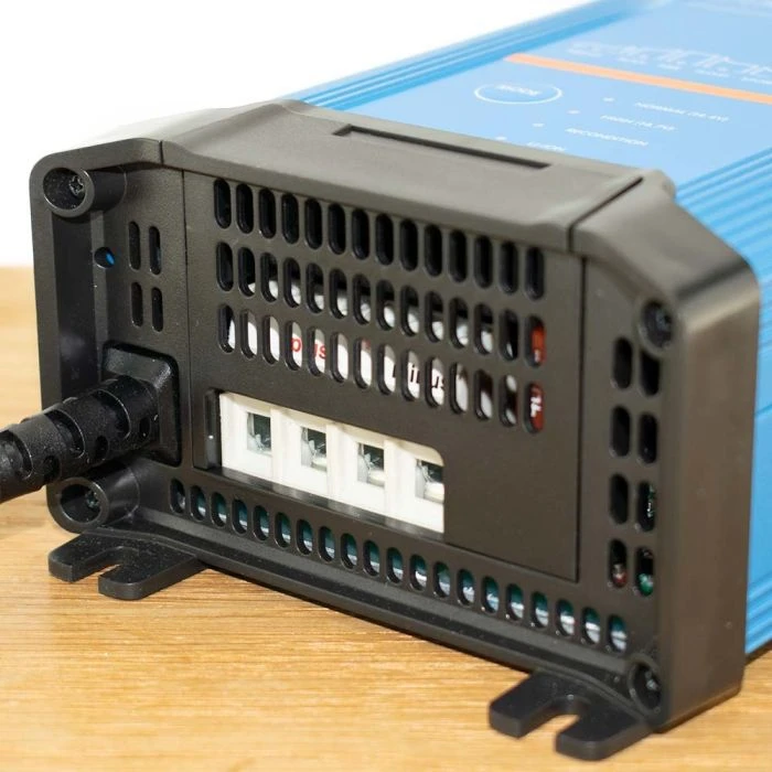 Victron Blue Power IP22 (Type: 12V/30A - 3 Uitgangen) 4 Victron Blue Power IP22 (Type: 12V/30A - 3 Uitgangen) - Afbeelding 2